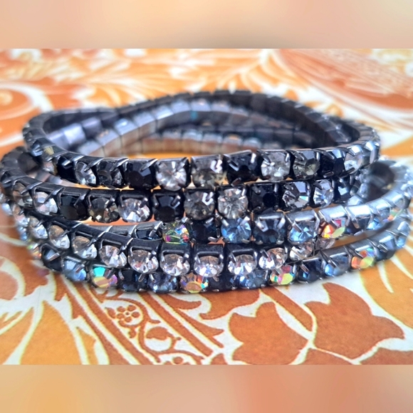 Set of 4 strechy hrinstones  bracelets - Picture 1 of 4